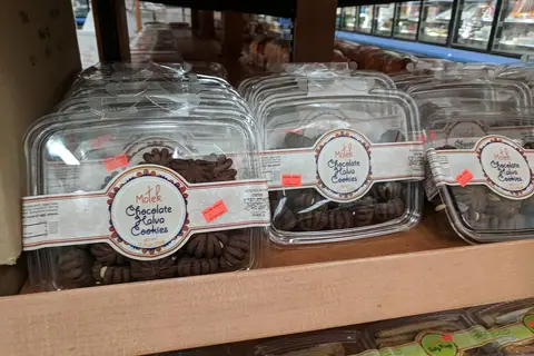 Zara's patisserie limited T photo 3